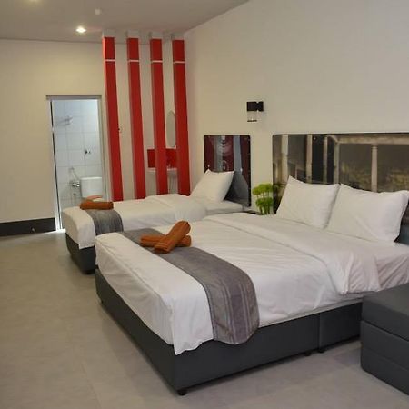 Oyo 90265 Hotel Ventura Kangar Buitenkant foto